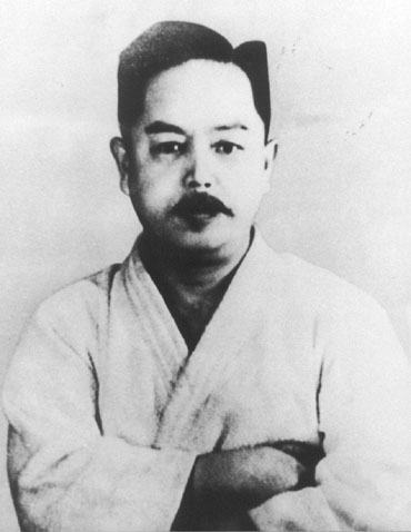 Shito Ryu Karate was founded by Kenwa Mabuni (November 14, 1889 - May 23, 1952). When he was 13 years old, Mabuni Sensei began training with Anko Itosu, ... - Mabuni2